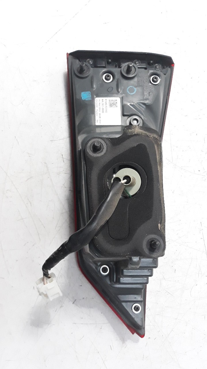 PILOTO TRASERO DERECHO INTERIOR LEXUS IS 2013- (8158153140 1135601)