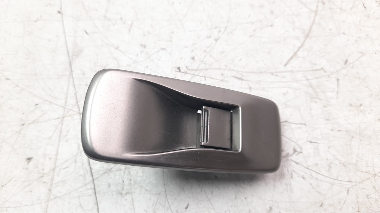 MANDO ELEVALUNAS DELANTERO DERECHO 8X2314717AB 