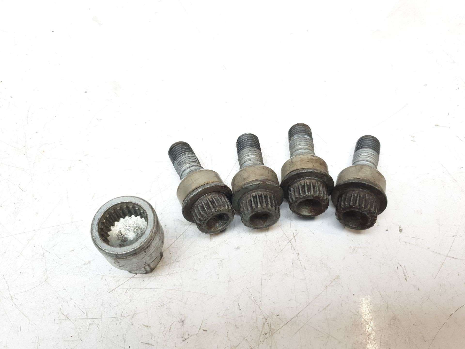 JUEGO TORNILLOS DE RUEDA PORSCHE 911 (TYP 997) 2004-2013 (99736105702 1176479)