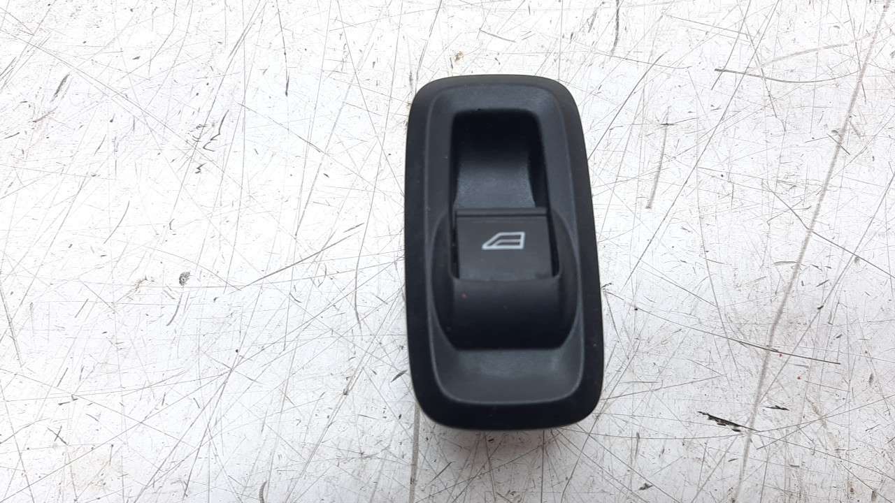 MANDO ELEVALUNAS DELANTERO DERECHO REF 