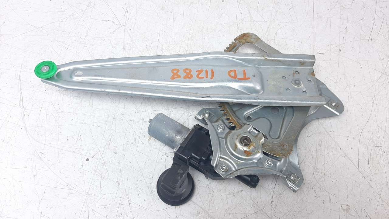 ELEVALUNAS TRASERO DERECHO TOYOTA HILUX (KUN) 2005-2016 (698030K120 1253442)