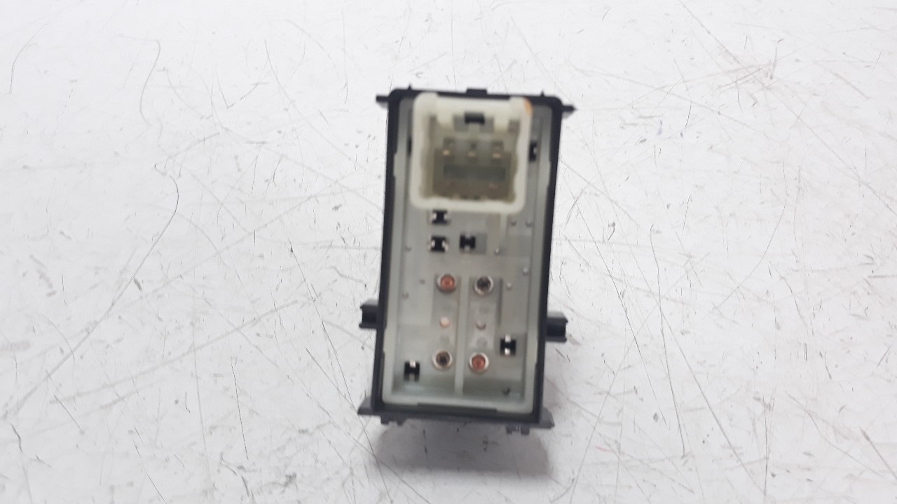 MANDO ELEVALUNAS TRASERO DERECHO 848100K080 