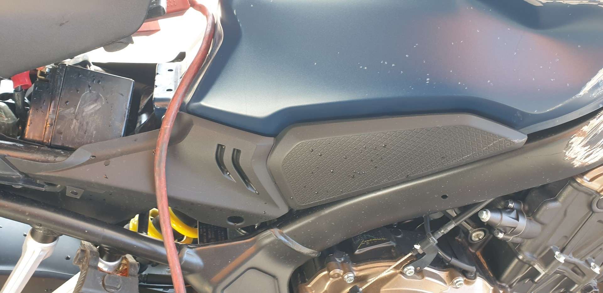 MOLDURA HONDA CB 650R 2018- (83511MKND500 1263383)