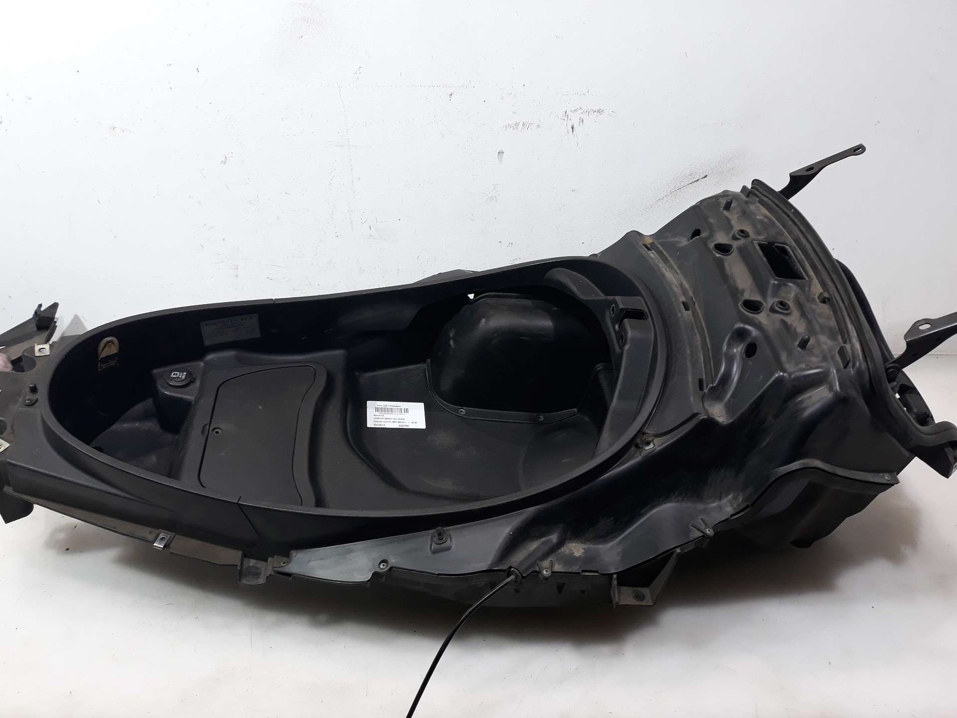 COMPARTIMENTO DEL CASCO PIAGGIO MP3 - (655799 1333814)