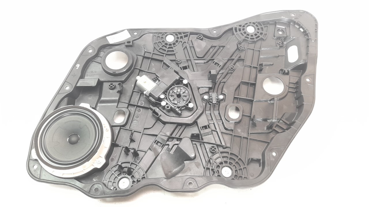 ELEVALUNAS DELANTERO DERECHO 82480AT060 