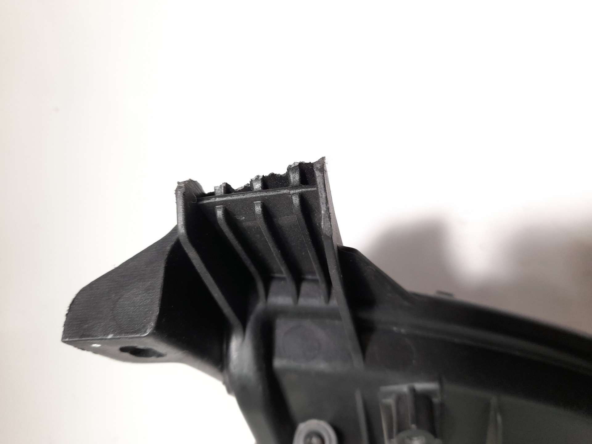 PILOTO TRASERO IZQUIERDO PARAGOLPES KIA NIRO 2016- (92405AT110 1306921)