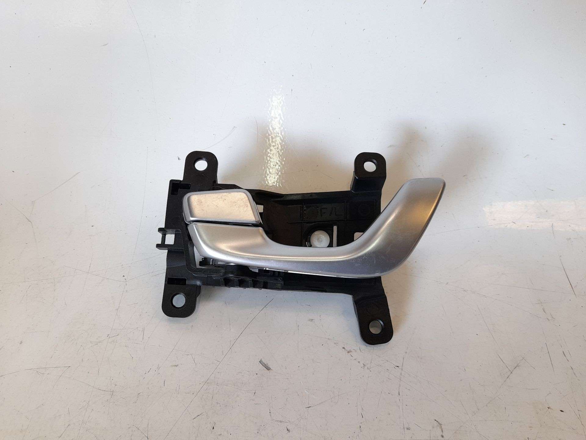 MANETA INTERIOR DELANTERA IZQUIERDA HYUNDAI KONA 2017- (82613J9000 1315409)