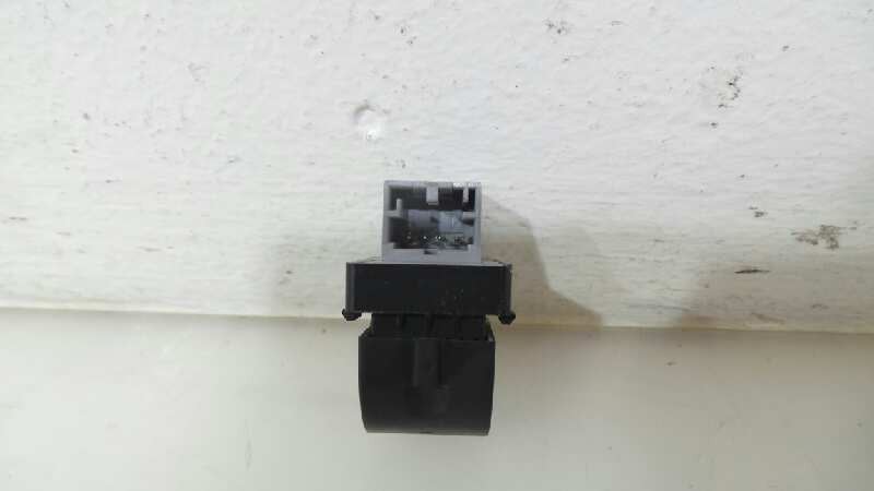 MANDO ELEVALUNAS DELANTERO DERECHO AUDI A4 BERLINA (8E) 2004-2007 (8E0959855 1169851)