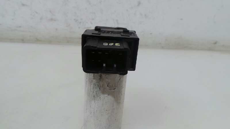 MANDO ELEVALUNAS TRASERO DERECHO KIA CARENS 2002-2006 (0K2FA66380 1087126)