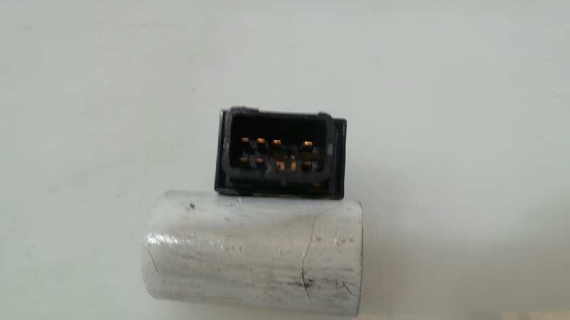 MANDO ELEVALUNAS TRASERO IZQUIERDO KIA CARENS 2002-2006 (0K2FA66370 1087127)