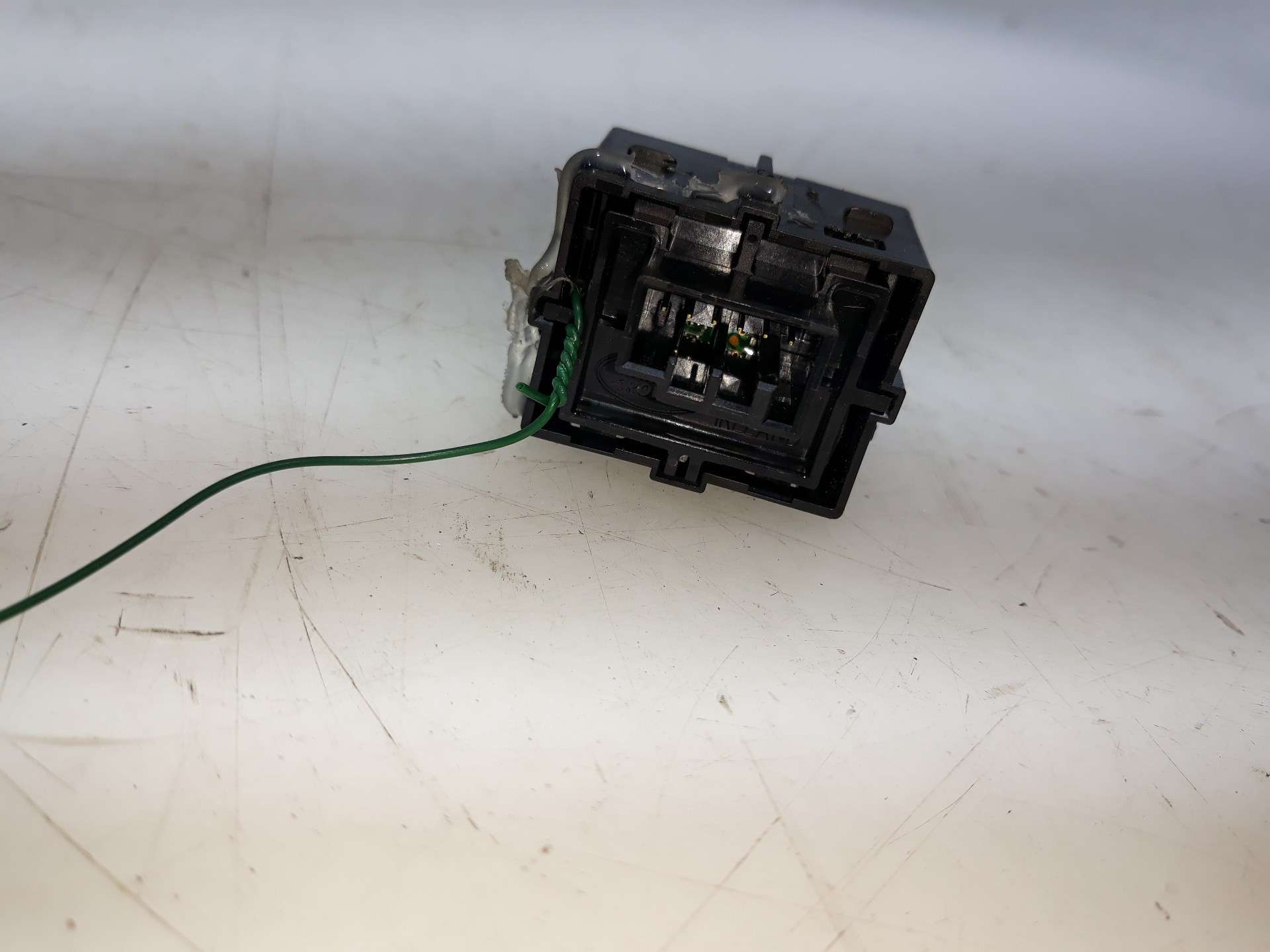 BOTON BLOQUEO PUERTA JAGUAR XF II (X260) 2015- (GX7314017FC 1530731)