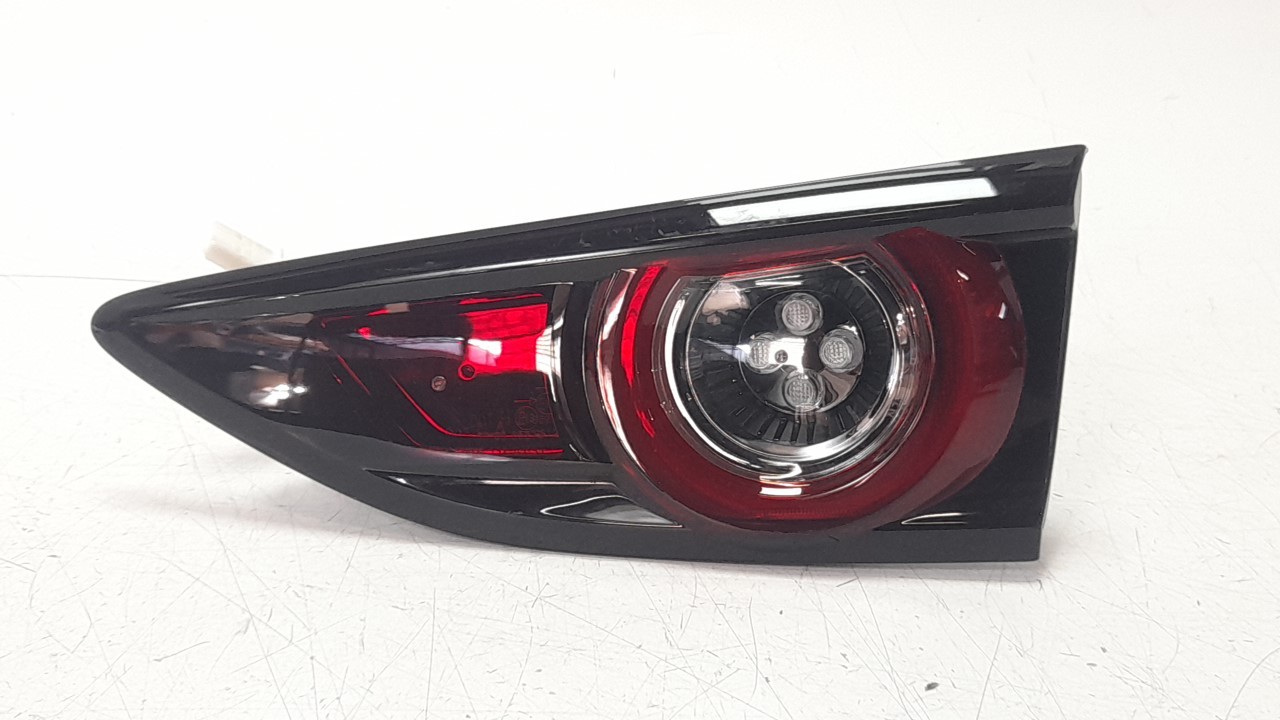 PILOTO TRASERO DERECHO INTERIOR MAZDA 3 SEDÁN (BP) 2019- (BCKC513F0 1340452)