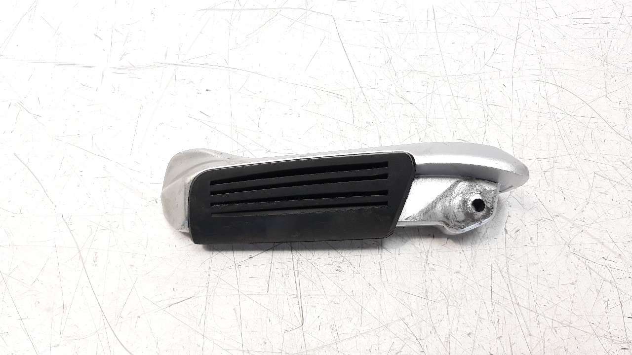 ESTRIBO LATERAL 5070BLKG7E00YYF 