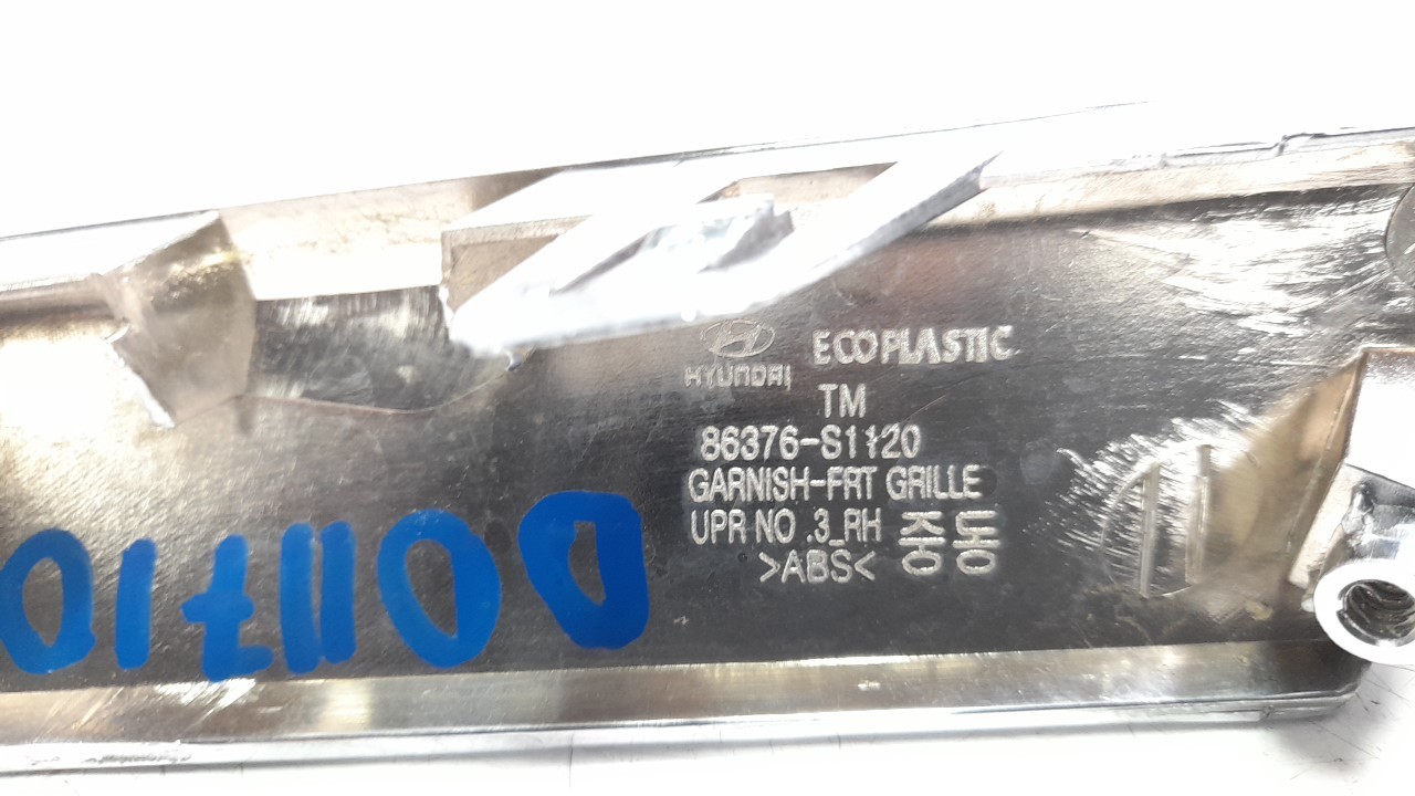 MOLDURA BAJO FARO DERECHO HYUNDAI SANTA FE 2018- (86376S1120 1348683)