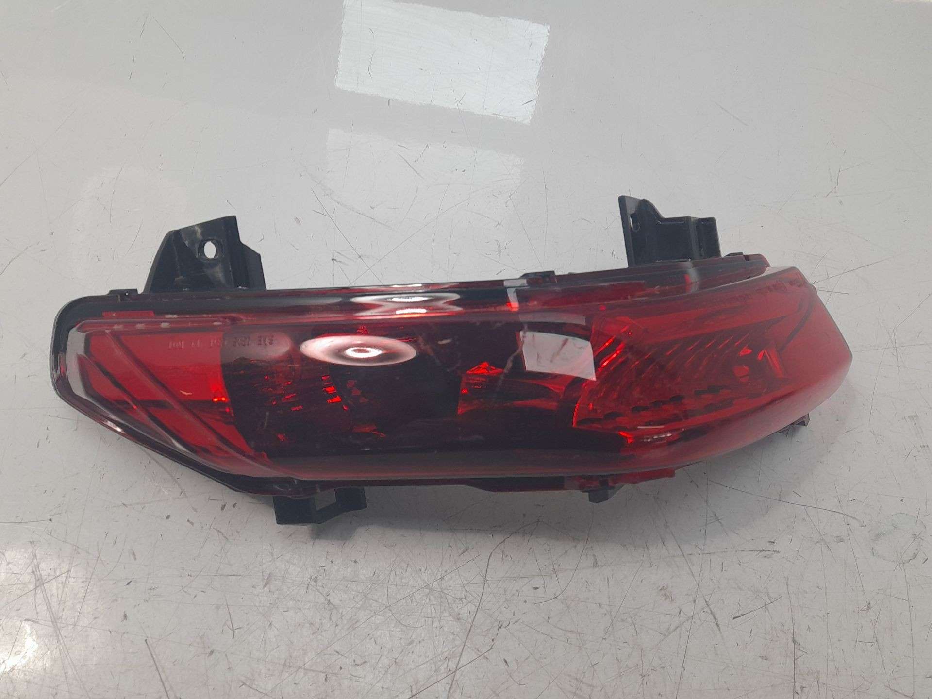 PILOTO TRASERO DERECHO PIAGGIO (VESPA) MP3 400 HPE 2021- (320676DX 1352332)