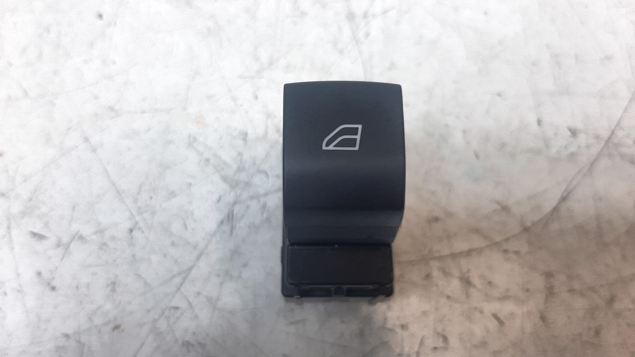 MANDO ELEVALUNAS TRASERO DERECHO 31456060 