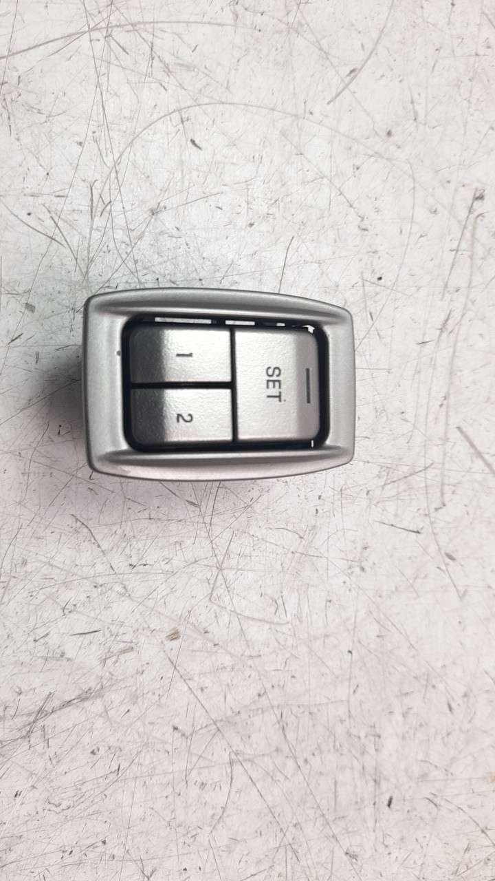 INTERRUPTOR DE MEMORIA ASIENTO 8X2314776AAW 