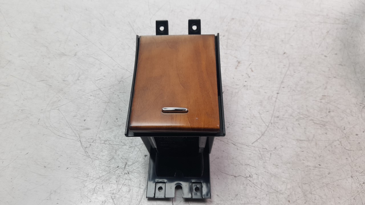 CENICERO JAGUAR XF 2007-2015 (AX23045H72A 1360515)