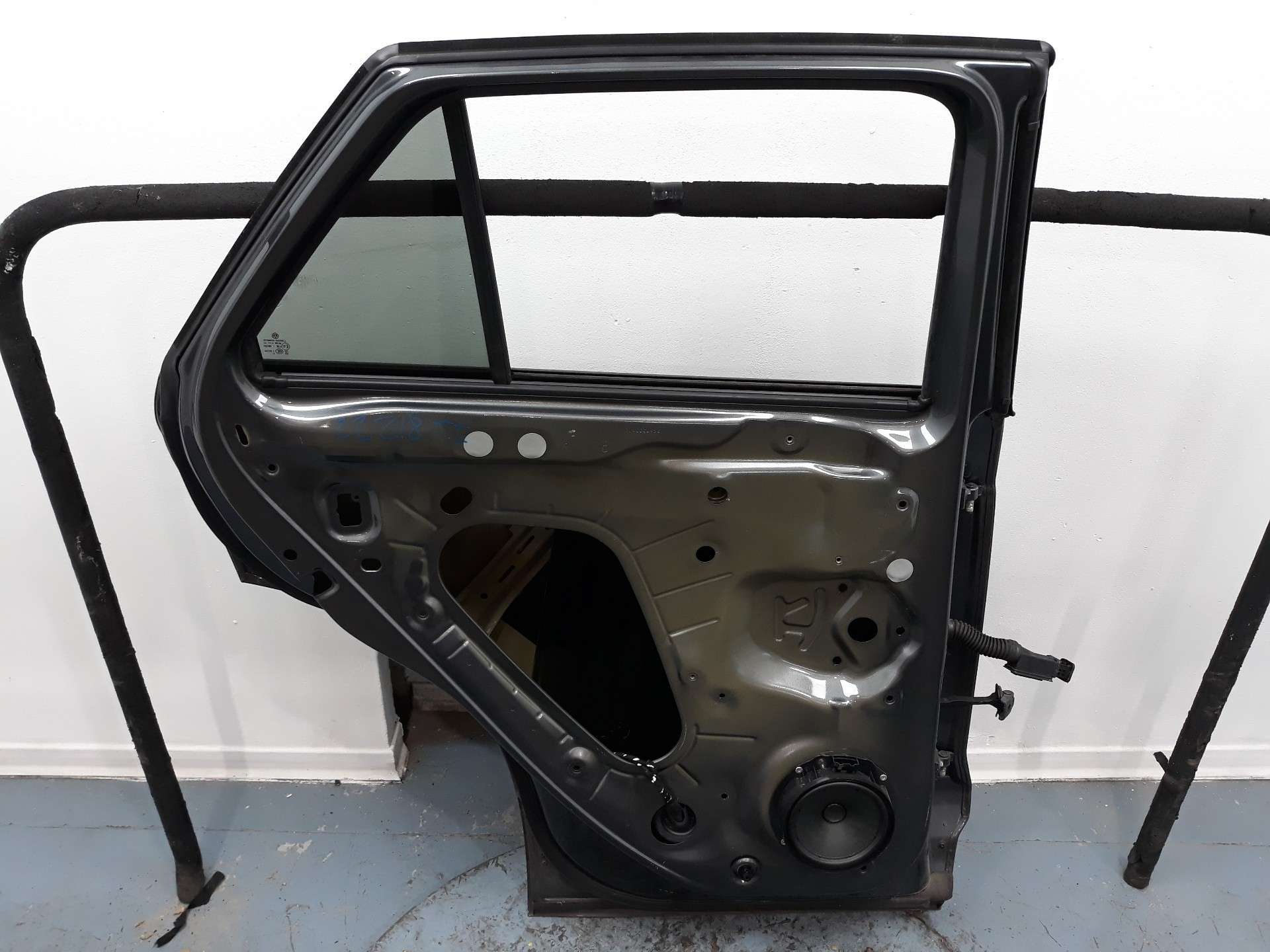 PUERTA TRASERA IZQUIERDA VOLKSWAGEN T-ROC 2017- (2GA833051AG 1530924)