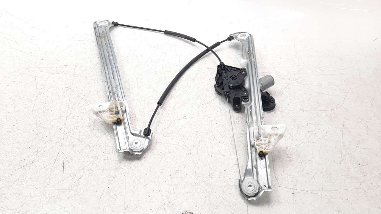 ELEVALUNAS DELANTERO DERECHO MAZDA 3 SEDÁN (BP) 2019- (BCJH58590A 1369741)