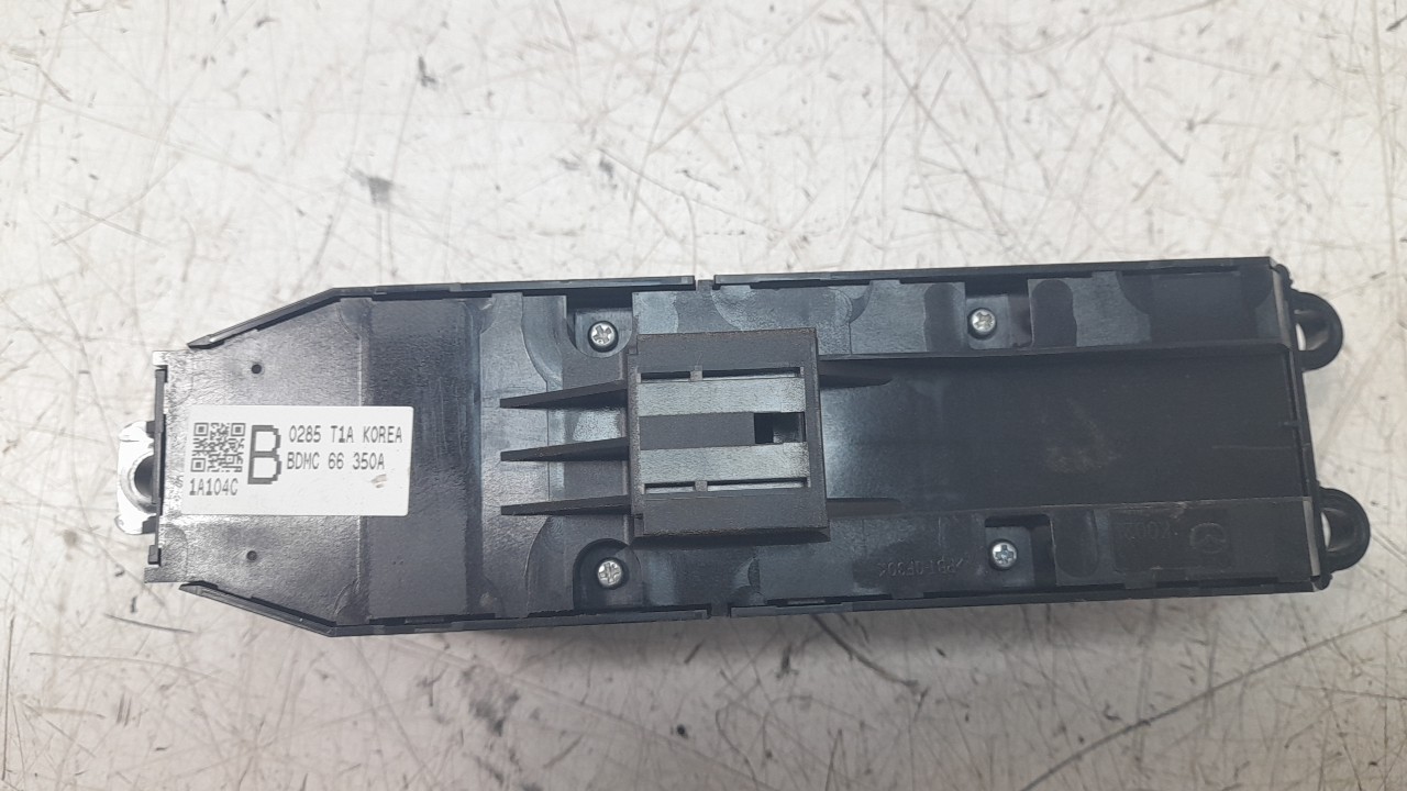 MANDO ELEVALUNAS DELANTERO IZQUIERDO MAZDA 3 SEDÁN (BP) 2019- (BDMC66350A 1369791)