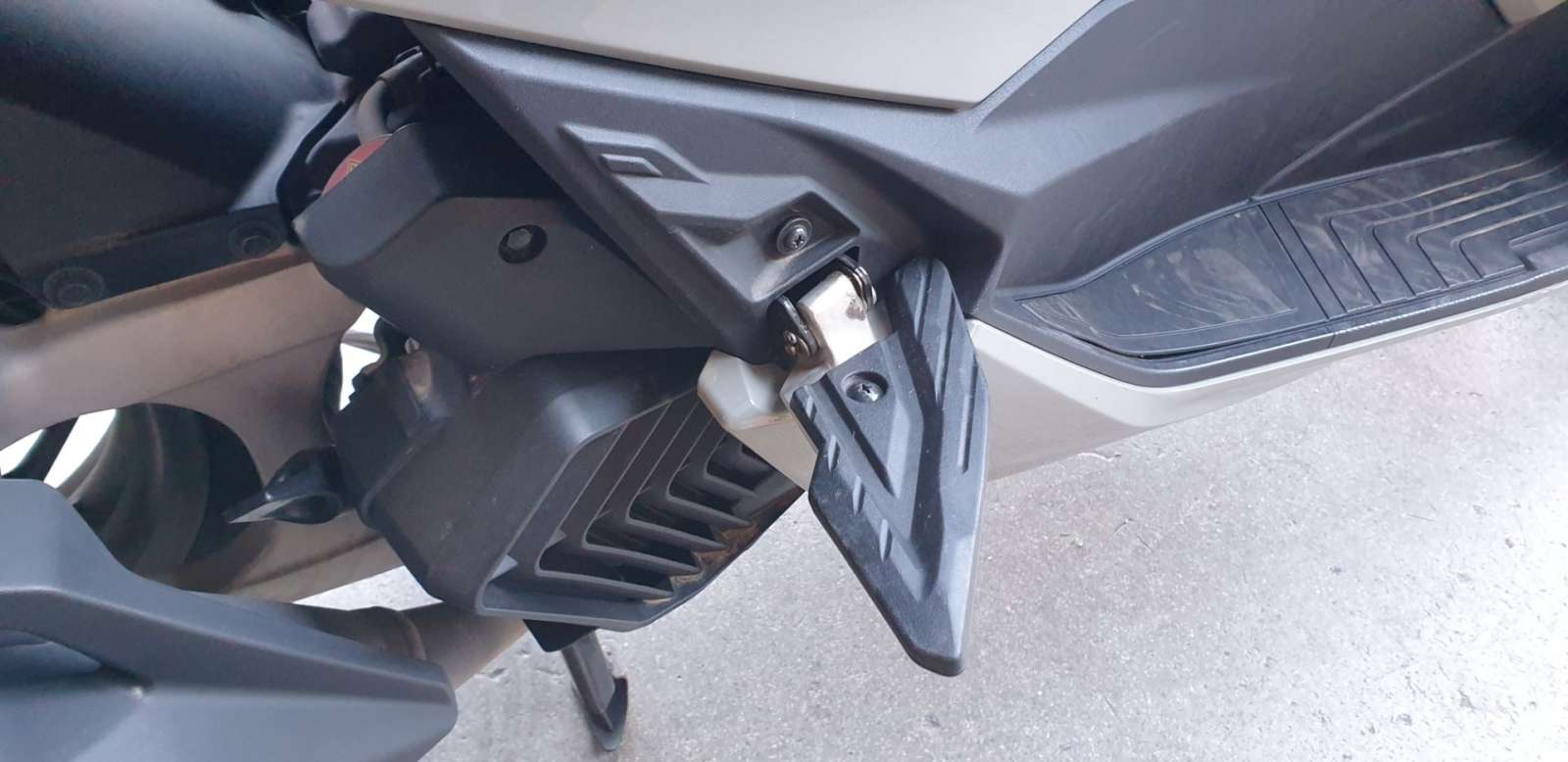 ESTRIBERA DERECHA 50730K1ZJ10 