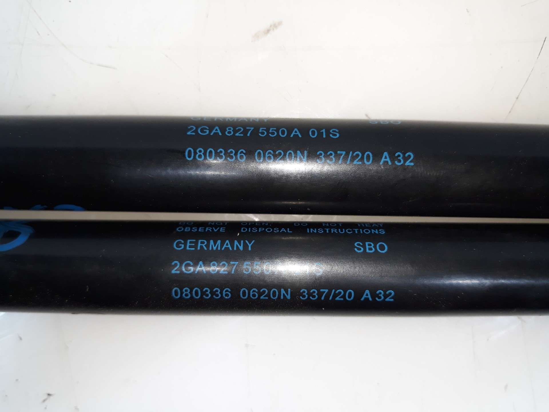 AMORTIGUADORES MALETERO / PORTON VOLKSWAGEN T-ROC 2017- (2GA827550A 1530941)