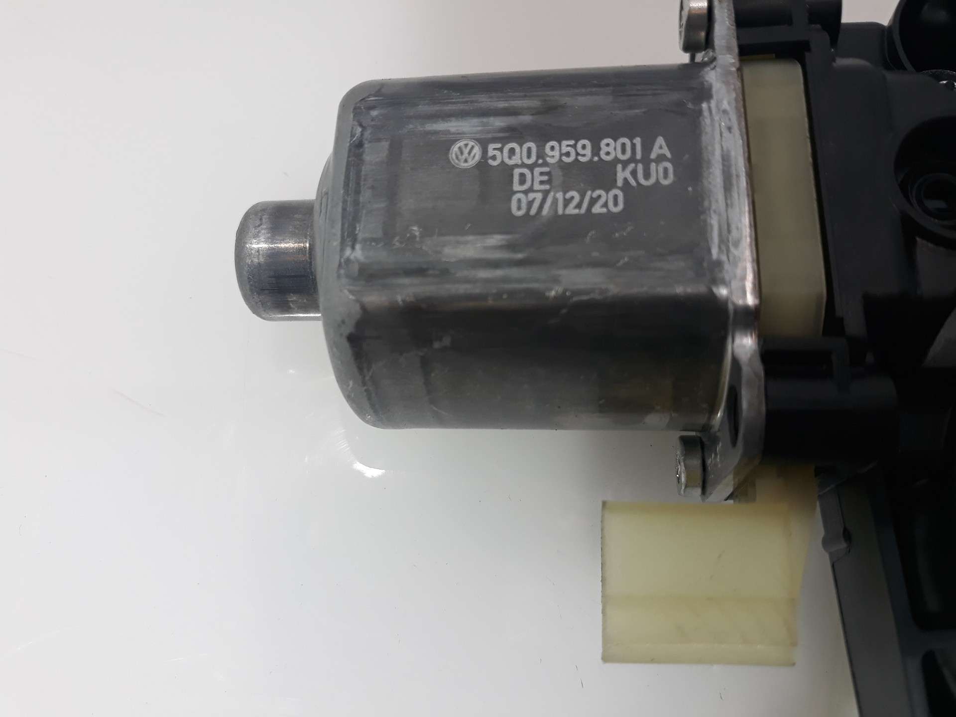 ELEVALUNAS DELANTERO DERECHO VOLKSWAGEN T-ROC 2017- (2GA837462F 1530944)