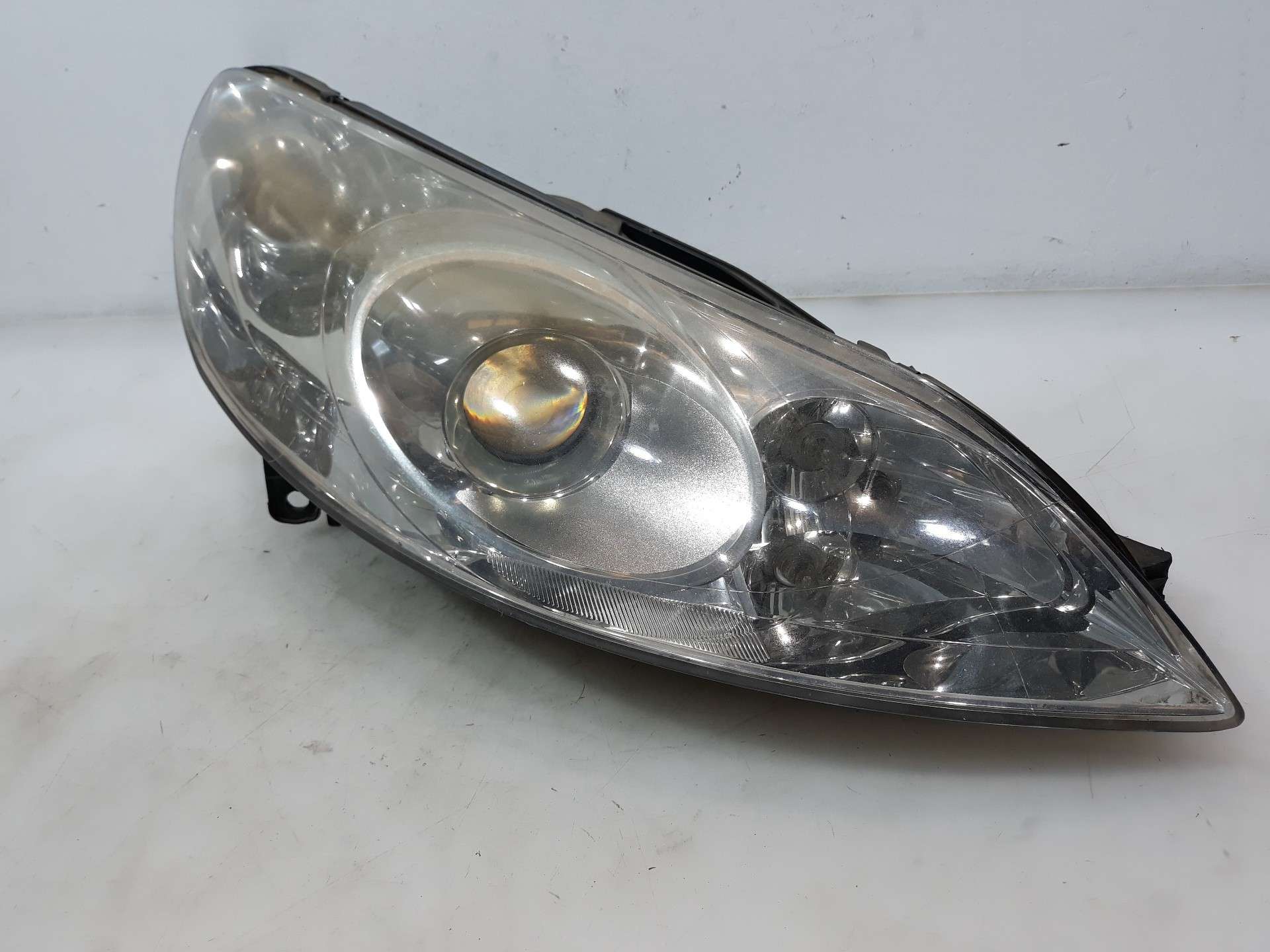 FARO DERECHO PEUGEOT 407 SW 2004-2011 (620692 1455758)