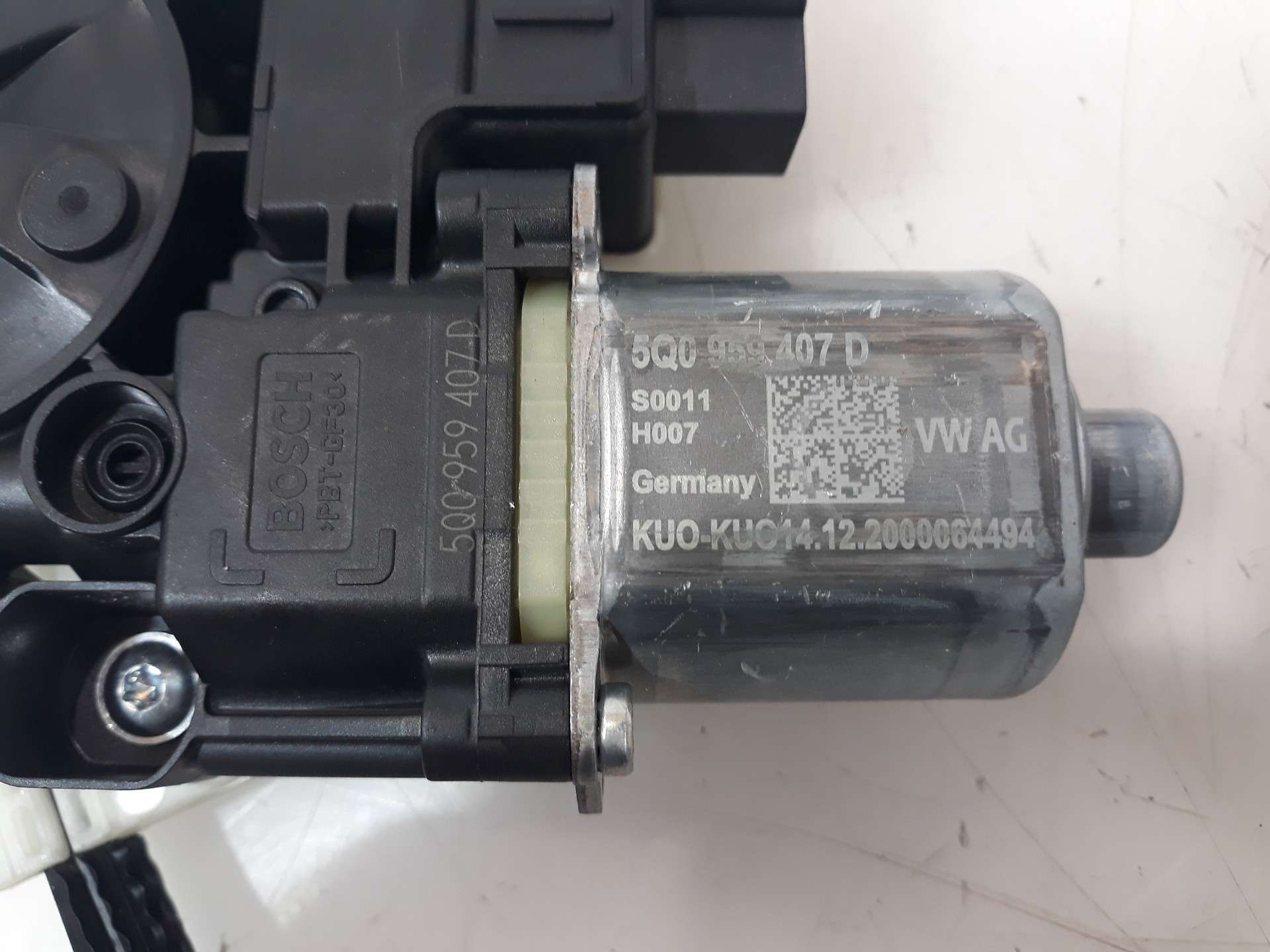 ELEVALUNAS TRASERO IZQUIERDO VOLKSWAGEN T-ROC 2017- (2GA839461G 1530947)