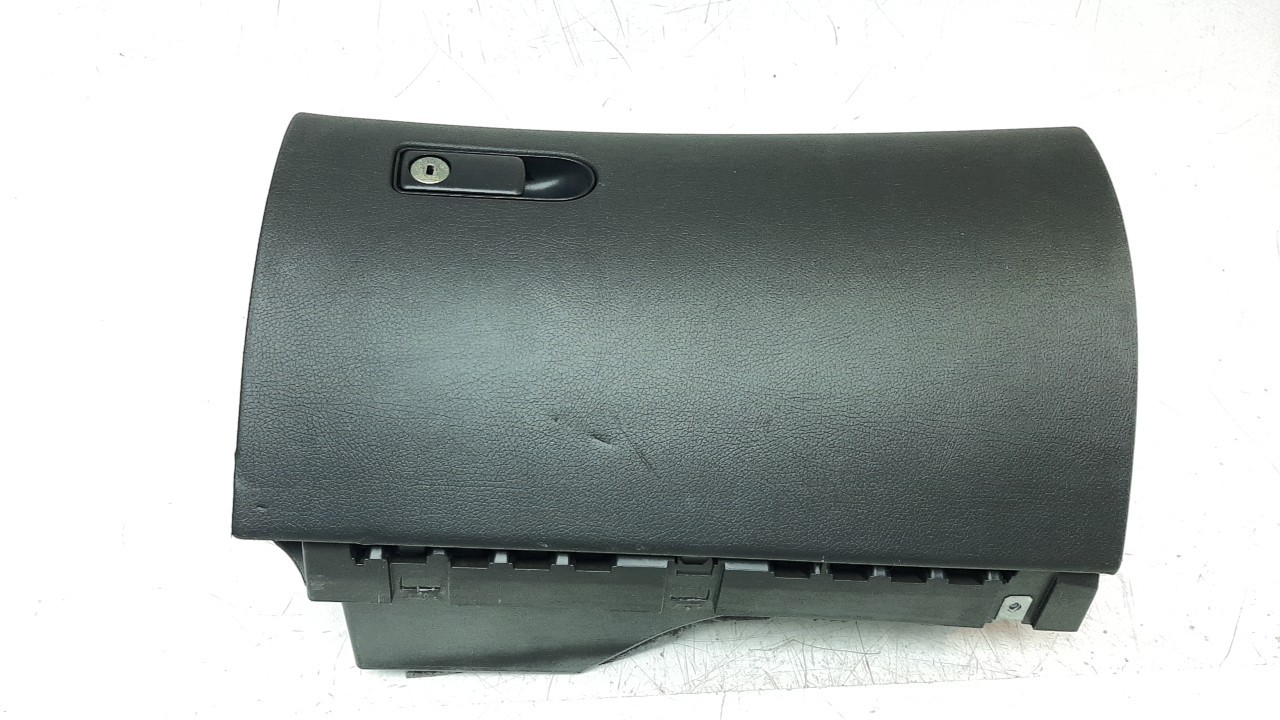 GUANTERA MERCEDES-BENZ CLASE C (W205) LIM. 2013- (A2056803205 1390775)