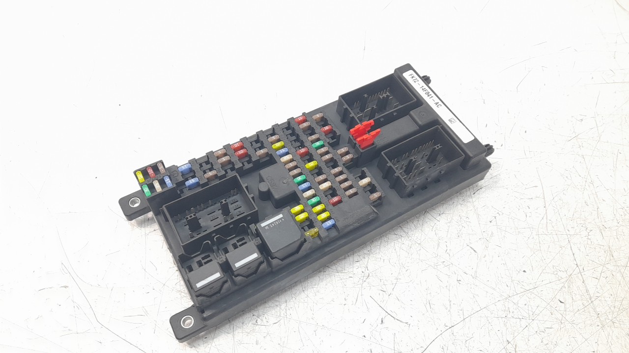 CAJA RELES / FUSIBLES FK7214F041AC 