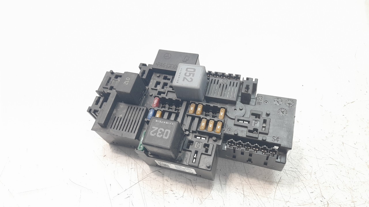 CAJA RELES / FUSIBLES A2229063202 