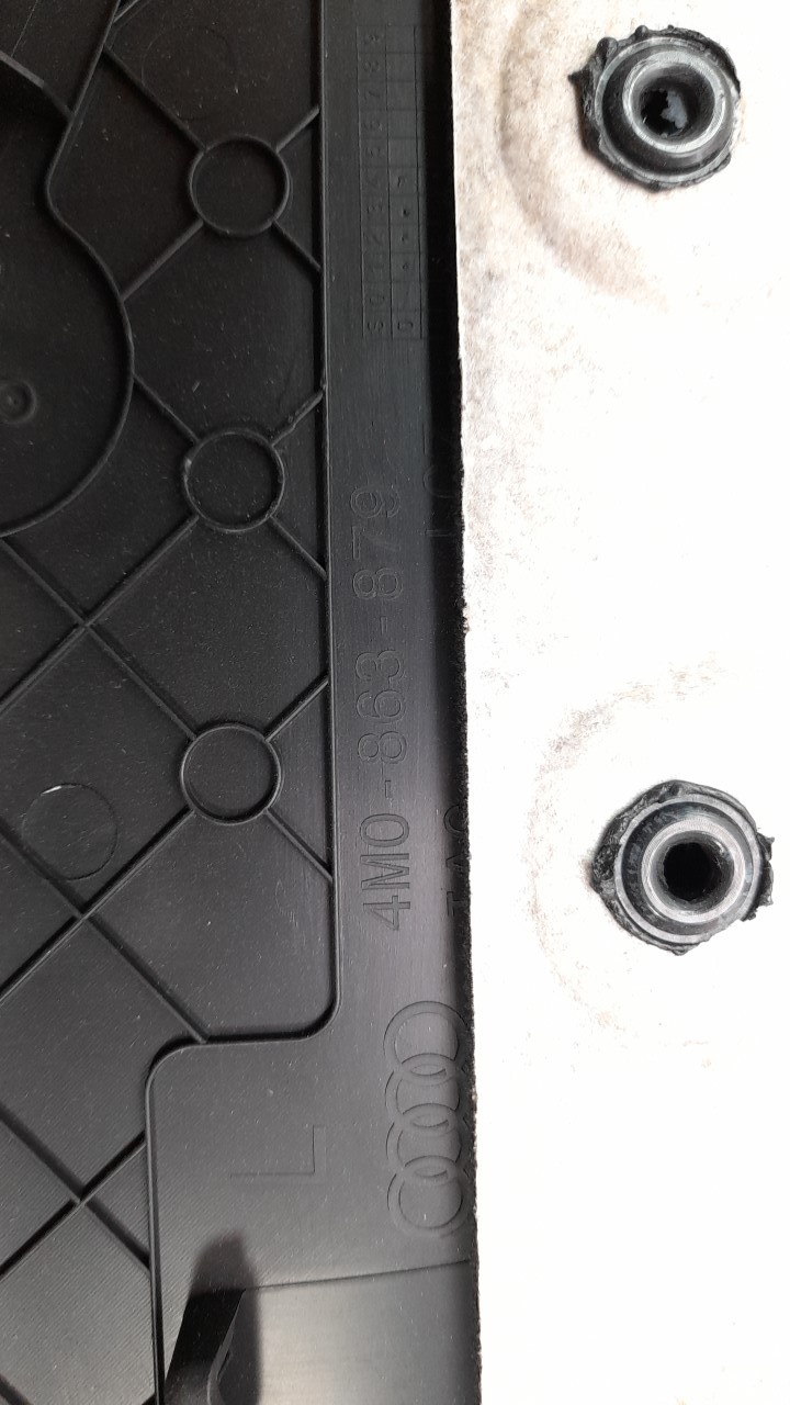 MOLDURA AUDI Q7 4MG 2019- (4M0863879KHCK 1399544)