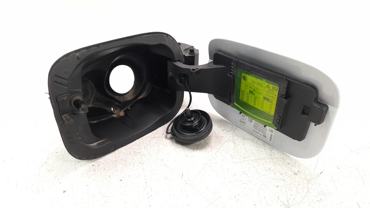 TAPA EXTERIOR COMBUSTIBLE SKODA SCALA (NW) 2019- (657809702 1426696)