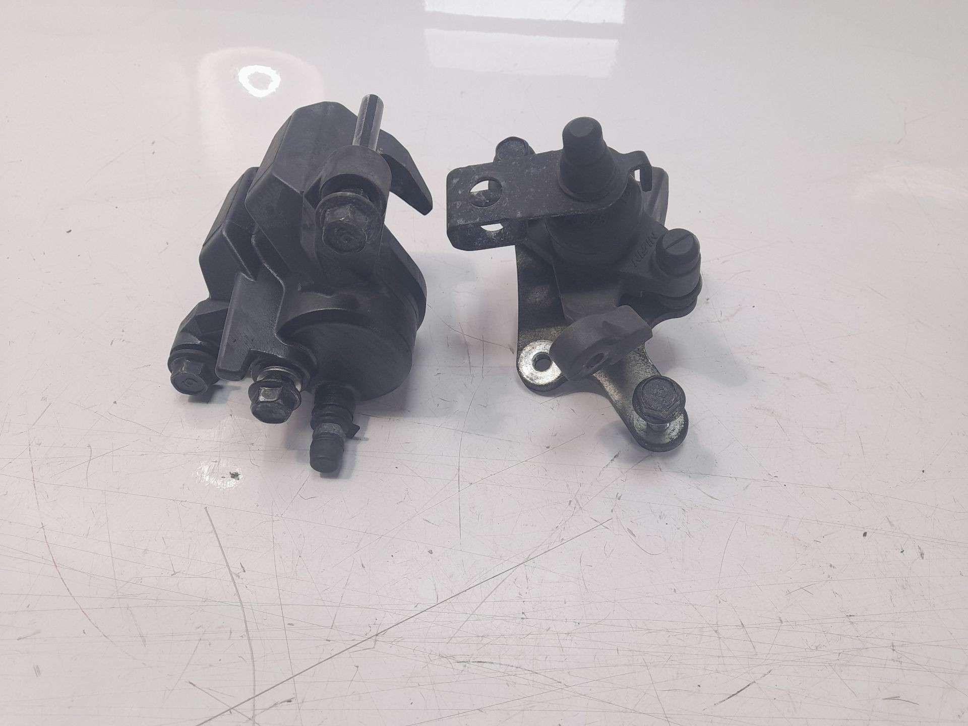 PINZA DE FRENO TRASERA DERECHA YAMAHA TMAX 2019- (59C2580W0100 1428305)