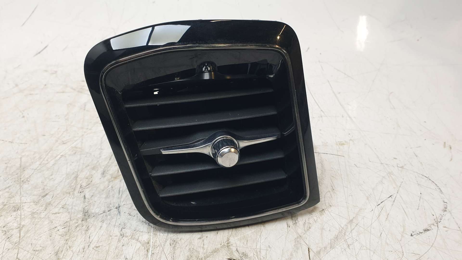 AIREADOR DERECHO VOLVO XC60 II (246) 2017- (31417692 1436071)