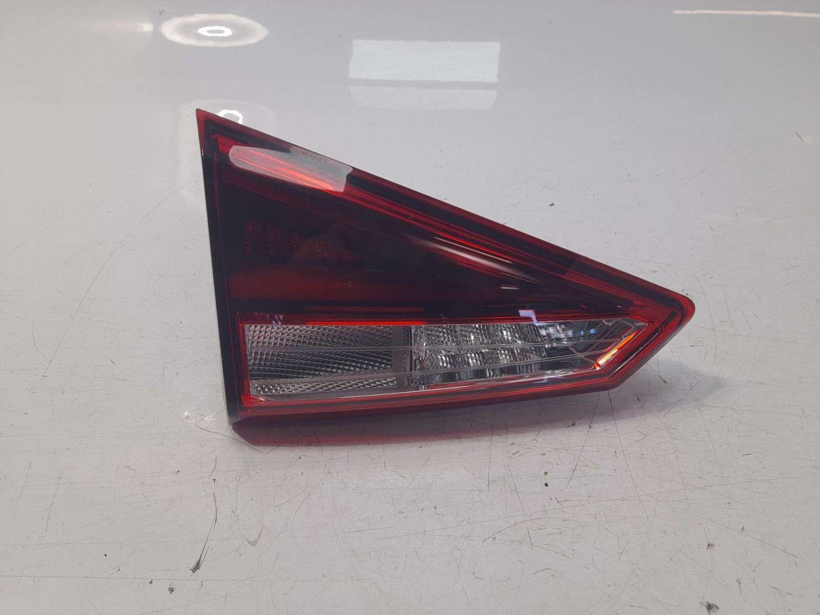 PILOTO TRASERO IZQUIERDO INTERIOR SEAT ARONA (KJ7, KJP) 2017- (6F9945307D 1456441)