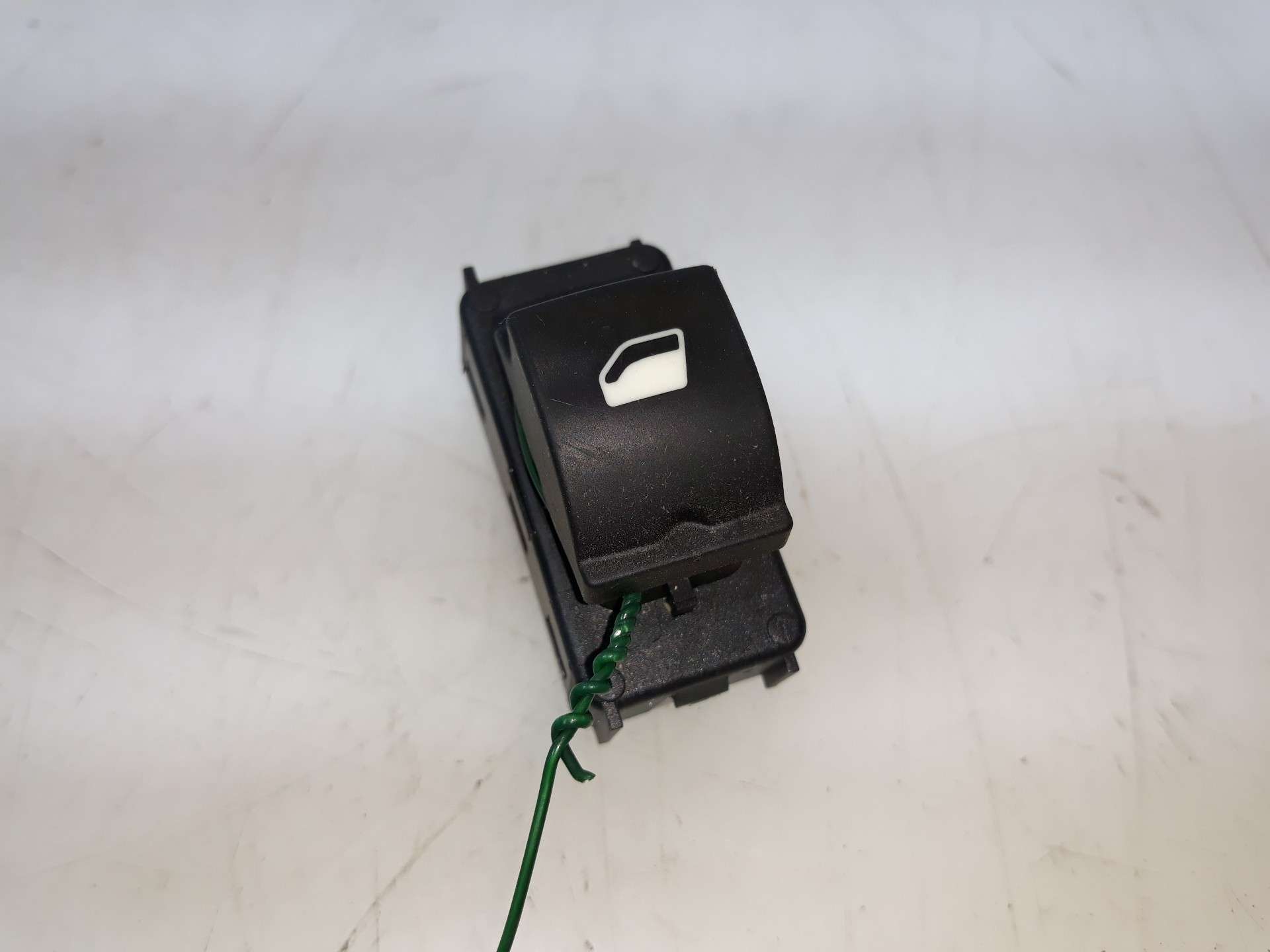 MANDO ELEVALUNAS TRASERO DERECHO PEUGEOT 5008 2009-2017 (96662297ZD 1531369)