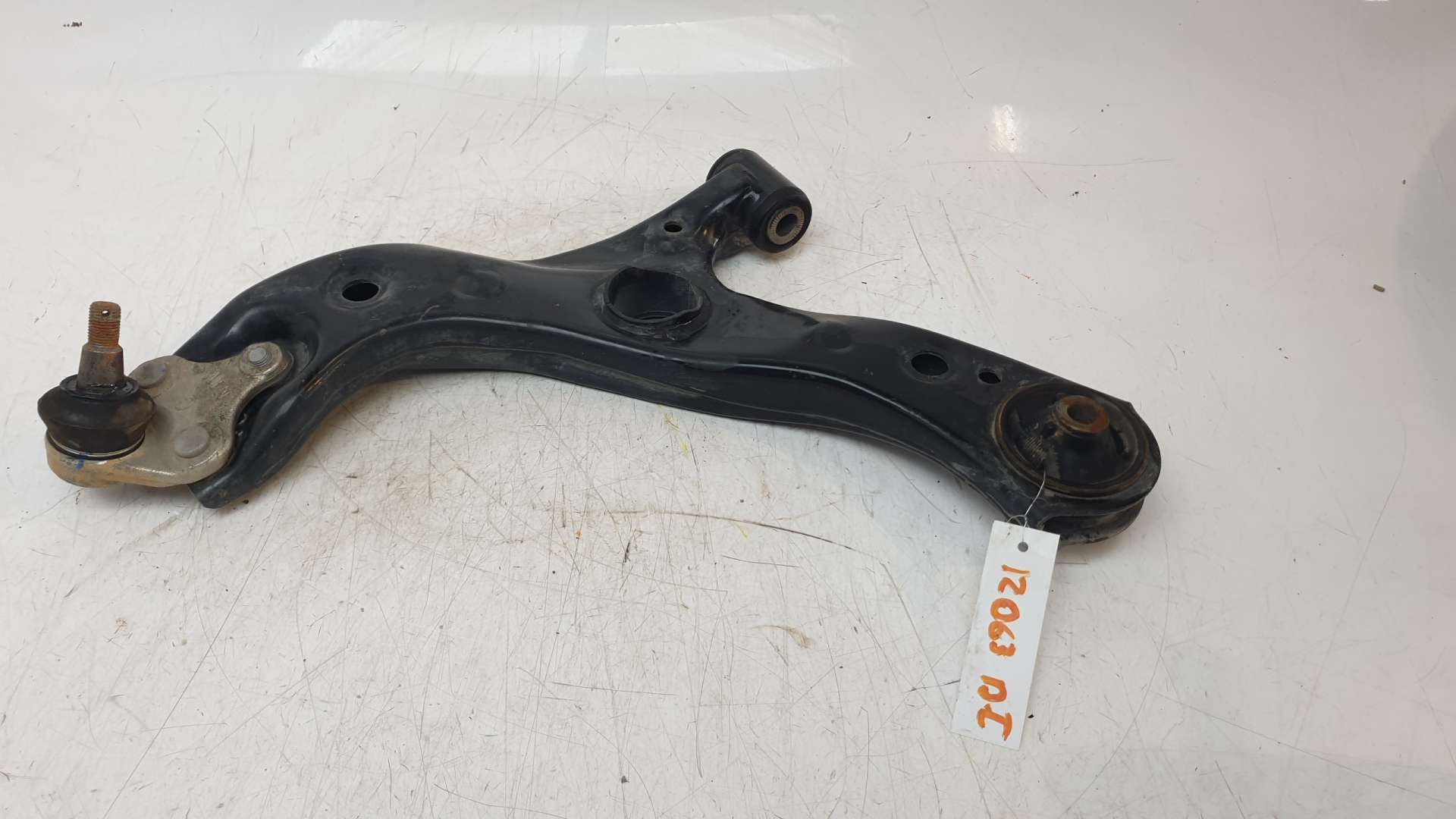 BRAZO SUSPENSION INFERIOR DELANTERO IZQUIERDO TOYOTA C-HR 2016- (4806910110 1461490)