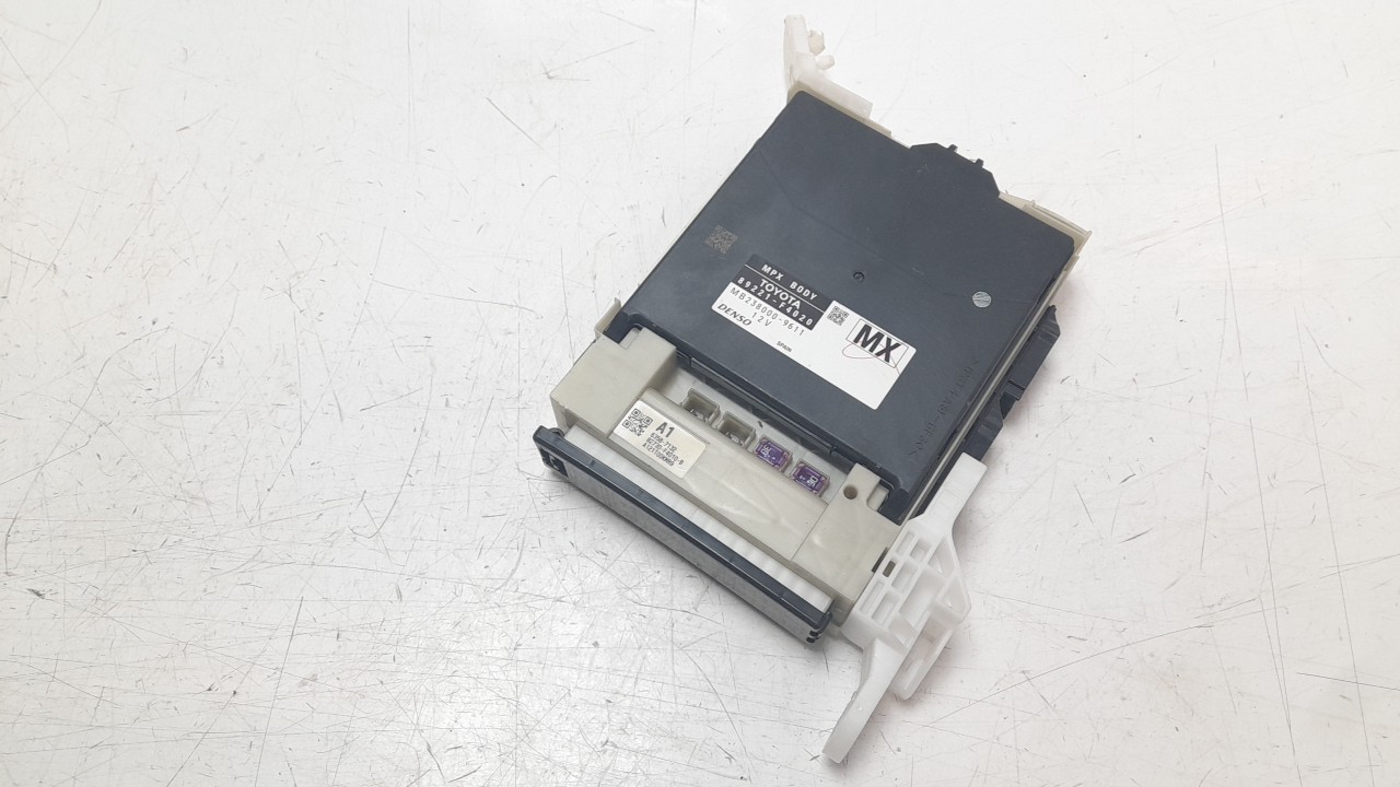 CAJA RELES / FUSIBLES TOYOTA C-HR 2016- (98221F4020  82730F4010B 1461498)