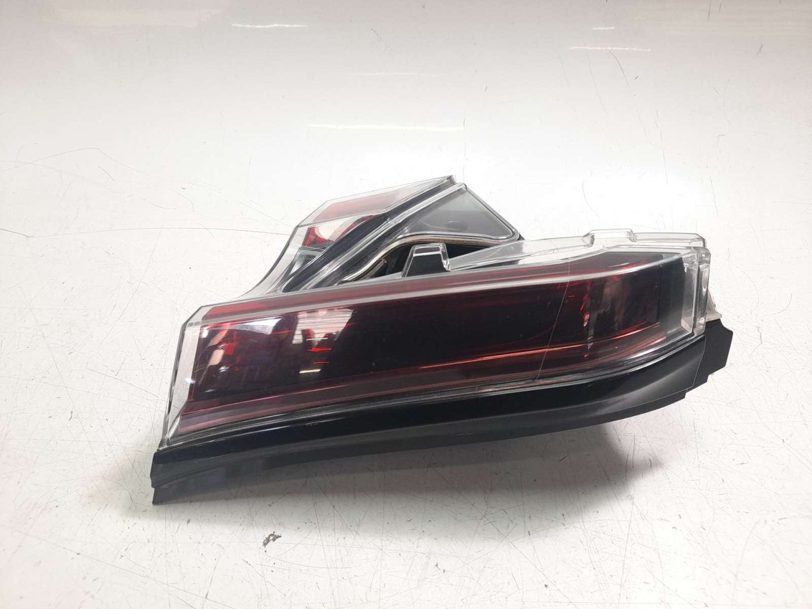 PILOTO TRASERO DERECHO INTERIOR 81580F4021 