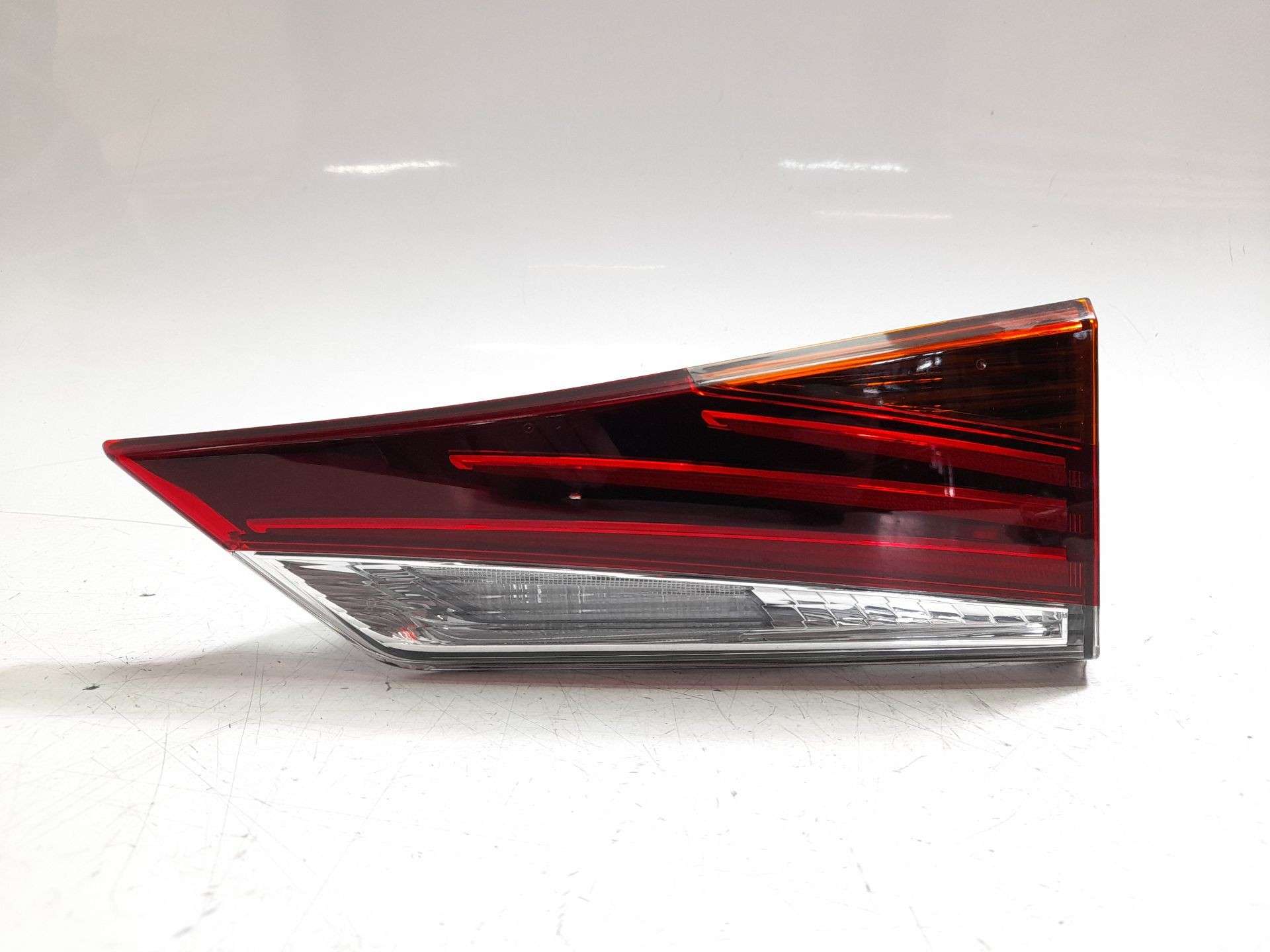 PILOTO TRASERO DERECHO INTERIOR LEXUS IS III (_E3_) 2013- (8158053162 1463868)