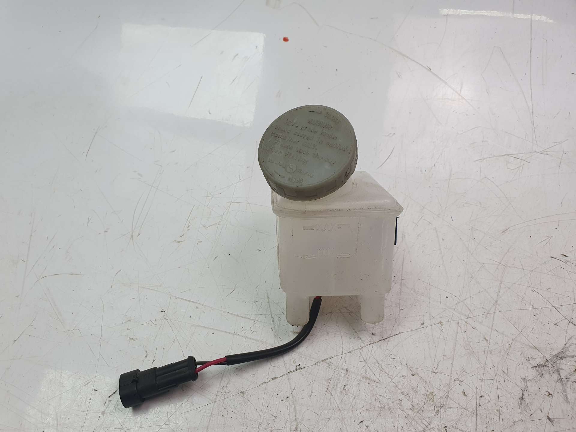 DEPOSITO LIQUIDO DE FRENOS INVICTA METRO PICK UP ELECTRICO - (DEPOSITOFRENOS 1470684)