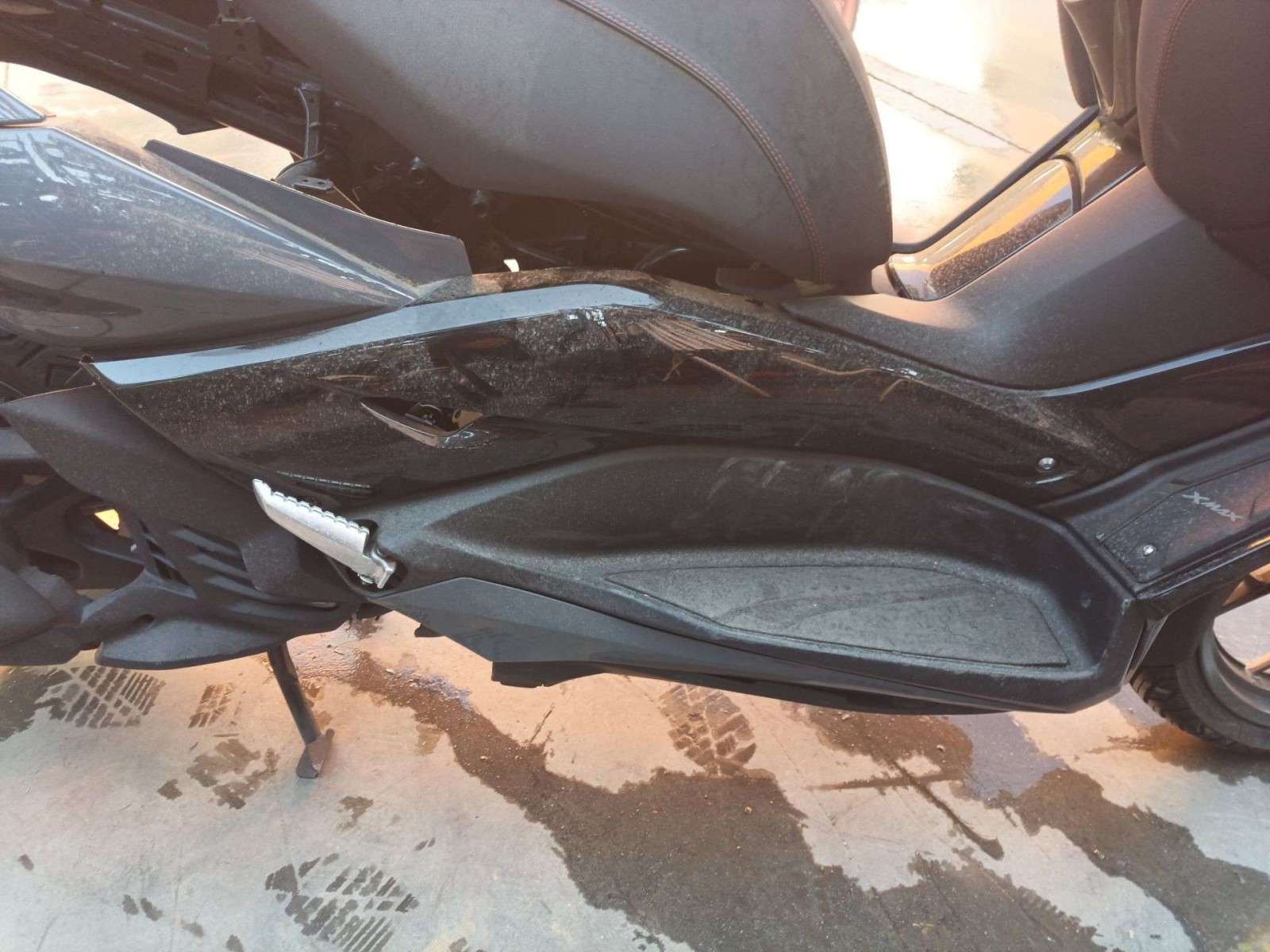 MOLDURA YAMAHA X-MAX 125 2014-2020 (BL1F172100P2 1481488)