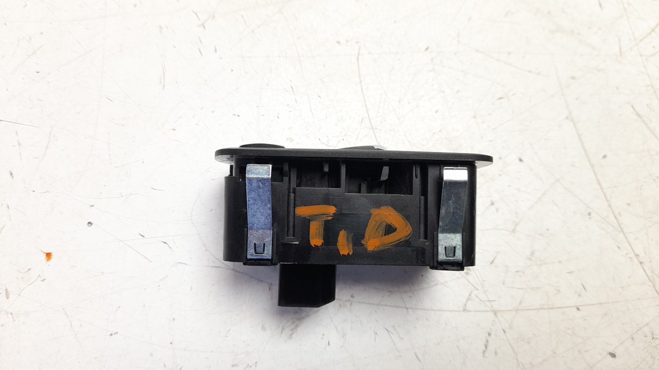 MANDO ELEVALUNAS TRASERO DERECHO 670097036 