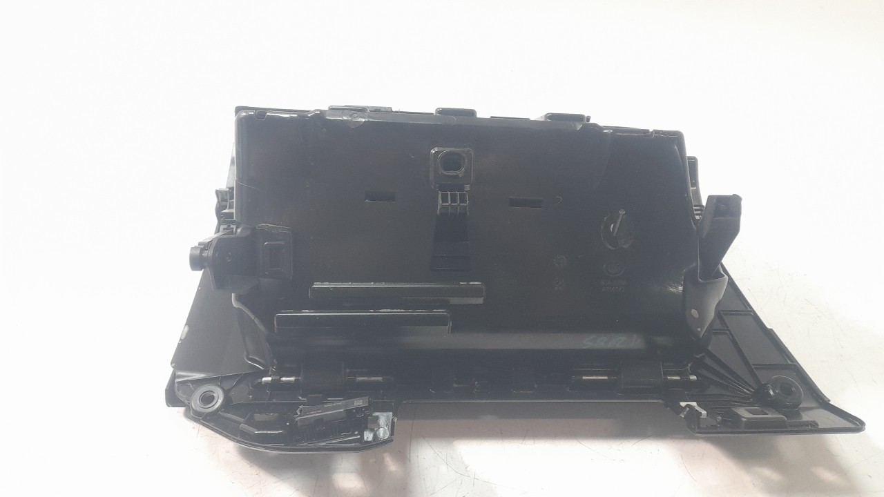 GUANTERA VOLVO XC60 II (246) 2017- (31417598 1436145)