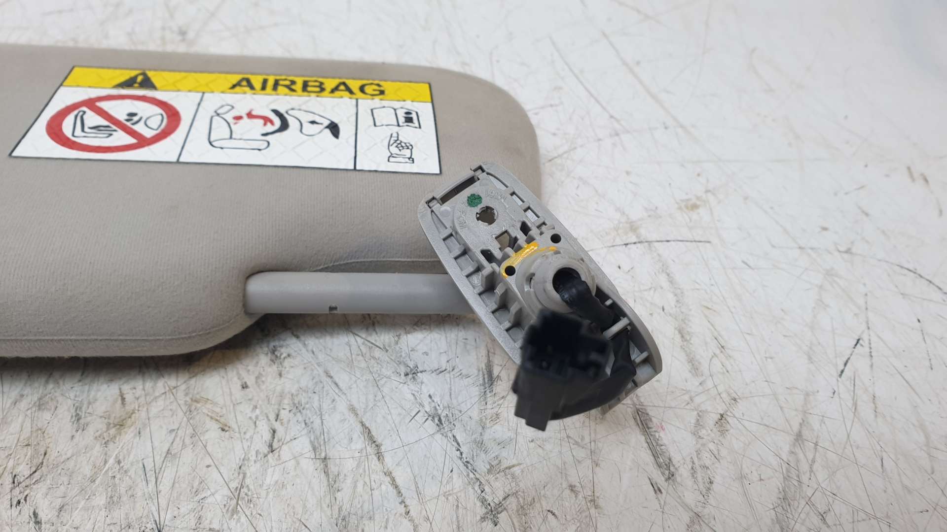 PARASOL DERECHO MASERATI LEVANTE SUV (M161) 2016- (670047387 1481713)