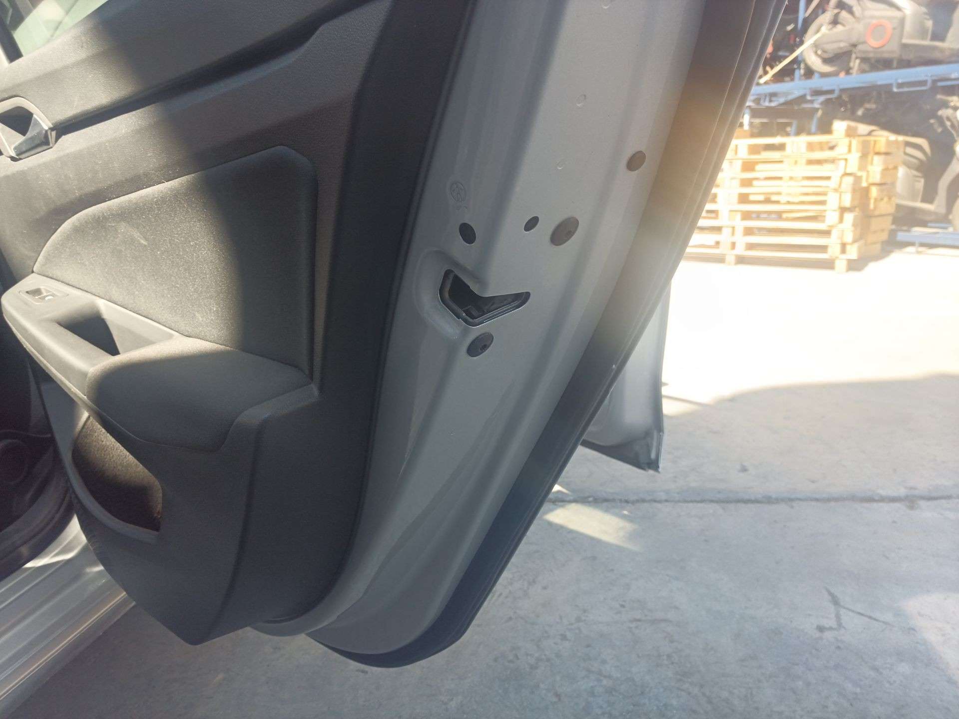 CERRADURA PUERTA TRASERA DERECHA VOLKSWAGEN GOLF VIII Variant (CG5, DB5) 2020- (5TA839016Q 1483072)