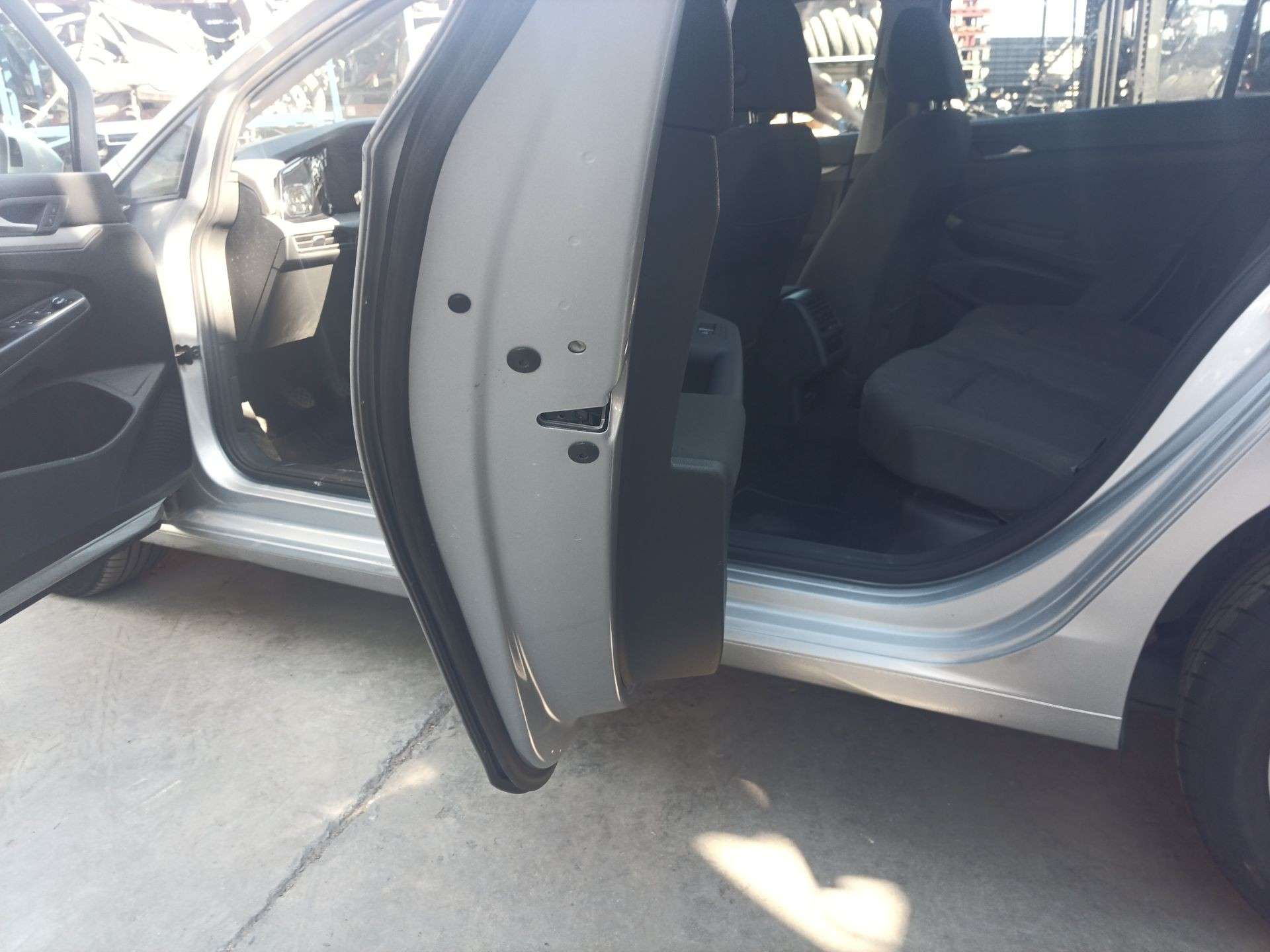 CERRADURA PUERTA TRASERA IZQUIERDA VOLKSWAGEN GOLF VIII Variant (CG5, DB5) 2020- (5TA839015L 1483073)